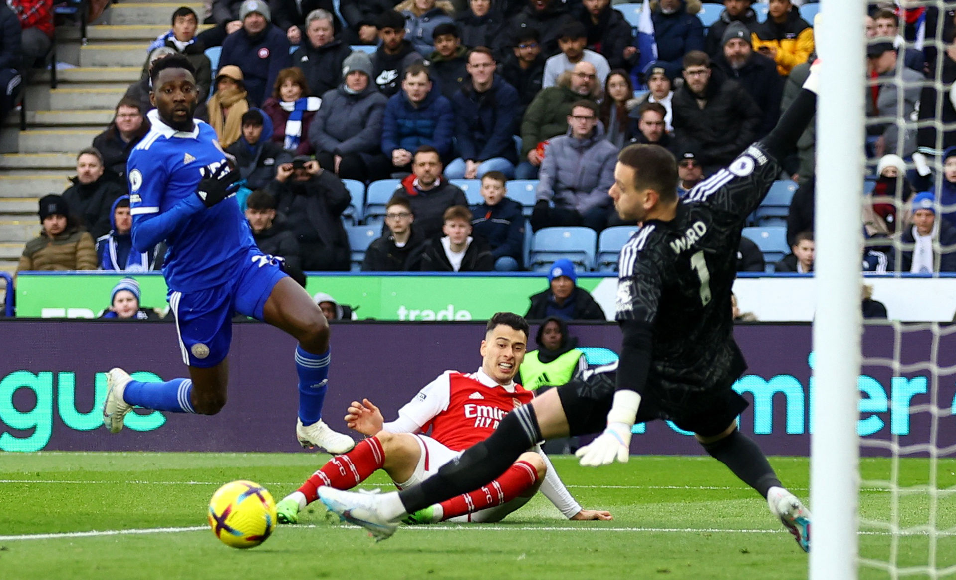 多打一人狂轰16脚 广州队憾平上海嘉定汇龙队.